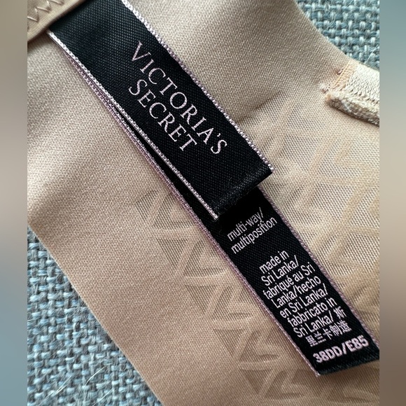 Victoria's Secret Plunge Strapless Bra - Picture 7 of 7